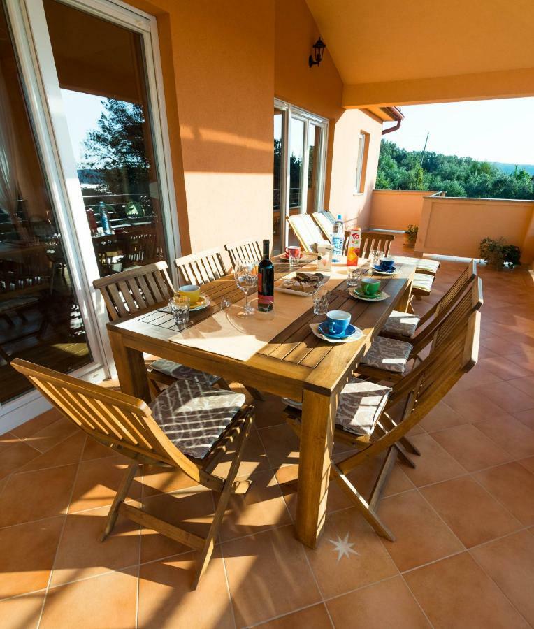 Apartments Villa Kristina Supetarska Draga Buitenkant foto
