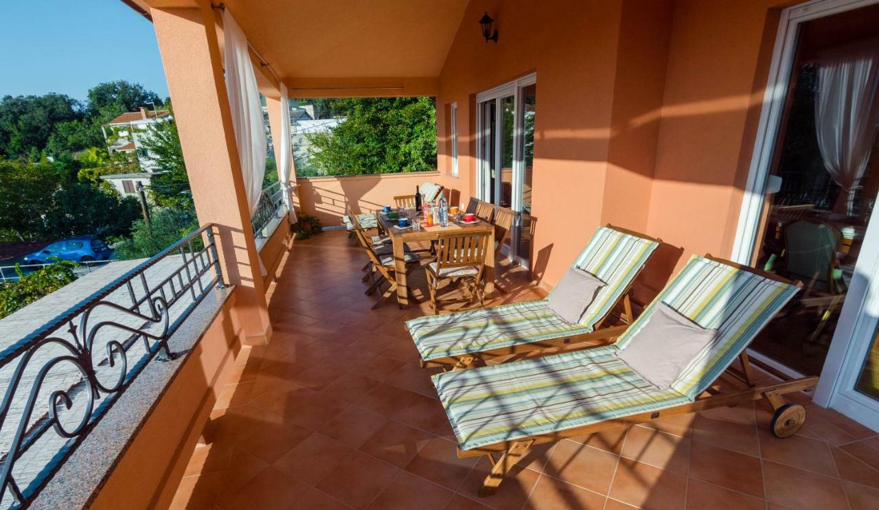 Apartments Villa Kristina Supetarska Draga Buitenkant foto