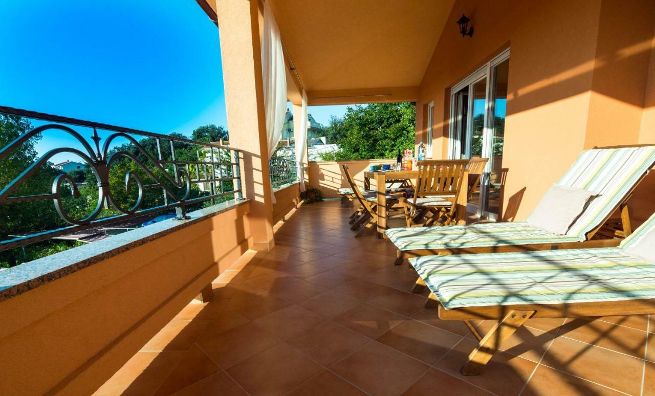 Apartments Villa Kristina Supetarska Draga Buitenkant foto