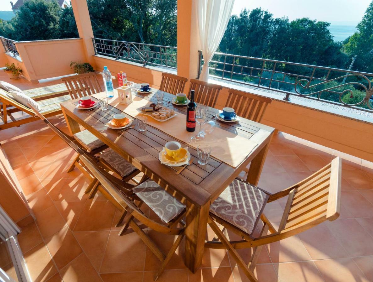 Apartments Villa Kristina Supetarska Draga Buitenkant foto