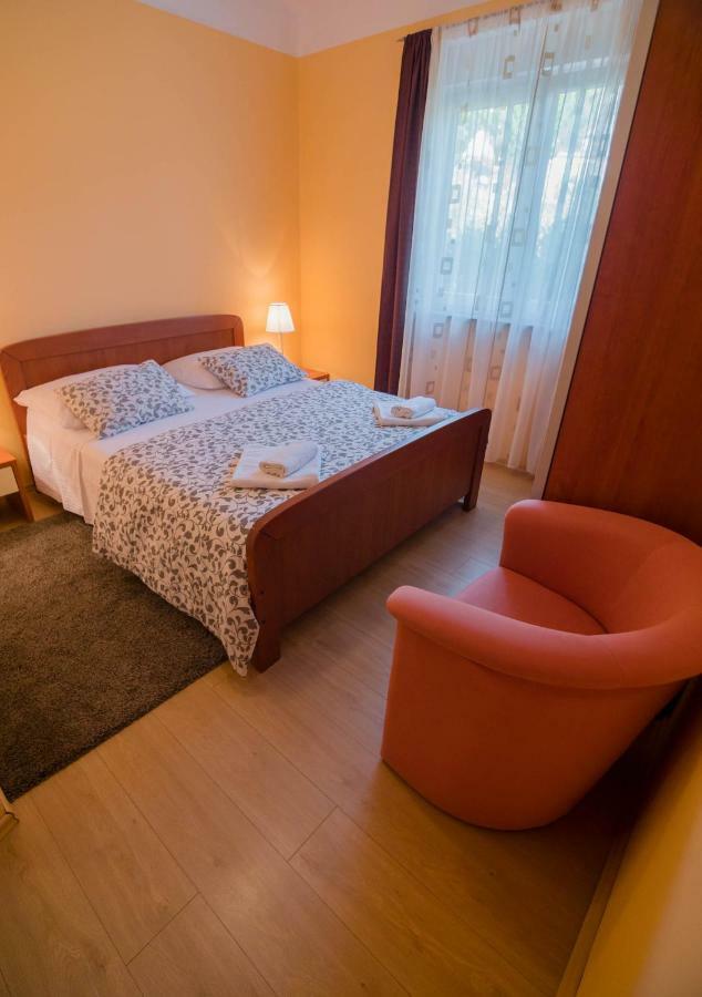 Apartments Villa Kristina Supetarska Draga Buitenkant foto